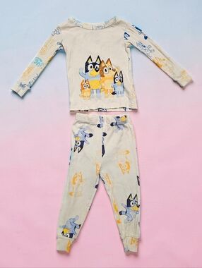BLUEY & FAMILY Kids White Pajama Set. Size 2T. Excellent Condition!